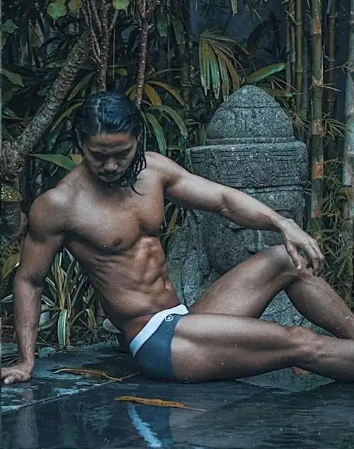 肌肉男都很彪悍?他是素食主义者,还锻炼出特别的人鱼线腹肌!_网易订阅