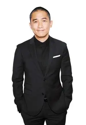 梁洛施突然剪短发超9成网友认为她短发老土