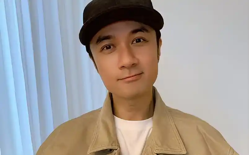 琴瑟和鸣古巨基的家庭并不富裕,他小时候父母为了维持家里的开支,选择