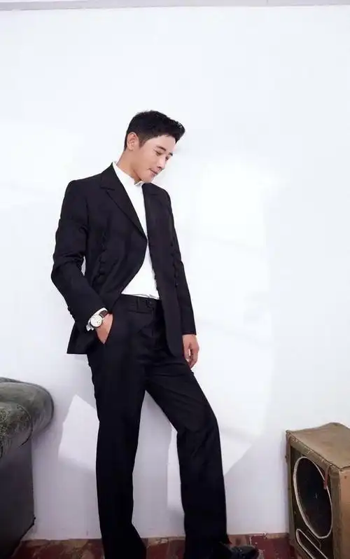 演员罗晋最美表演中演技卓越先来看儒雅气质的帅照