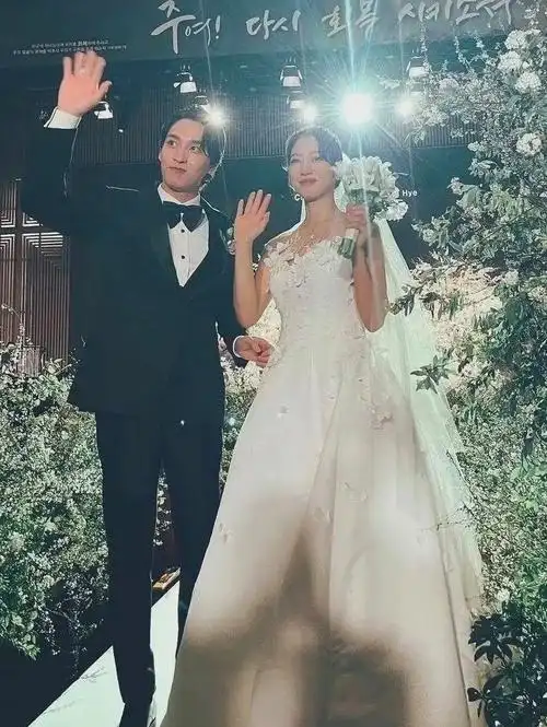 承包了韩剧女主角的"男神收割机",朴信惠结婚了 - vogue - 瓦斯阅读