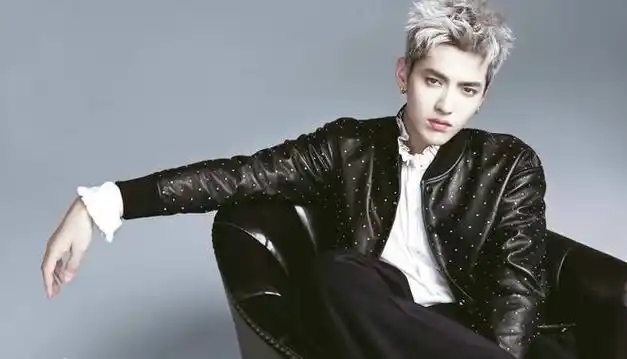 曝吴亦凡狱中状态已当班长并坚持写歌还有两人照顾其生活起居