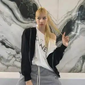 lisa明星同款白色短袖t恤女2022夏新款重工镶钻字母圆领宽松上衣