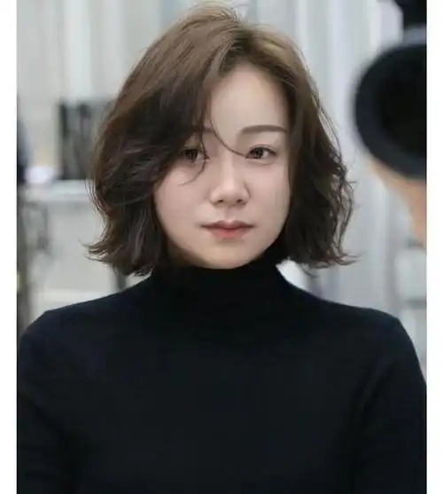 女人过了40岁,头发建议剪短,今年流行这3款短发,显年轻气质