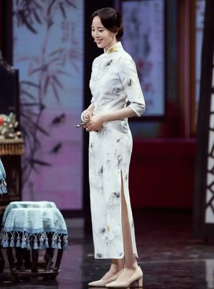 旗袍真不能随便碰!张钧甯穿出了"企鹅臀",胖得我都看愣了!