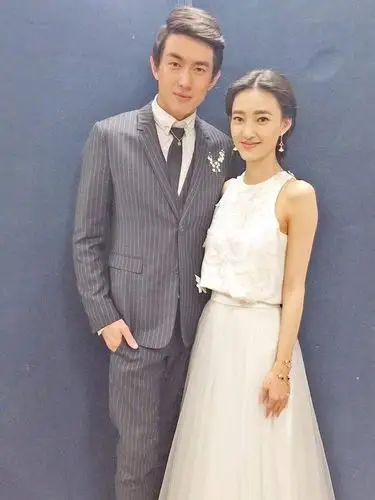 同居8年,却与他人奉子成婚,王丽坤把青春给了他