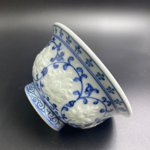 景德镇永乐浮雕青花压手仿古缠枝莲青花瓷陶瓷主人杯茶杯