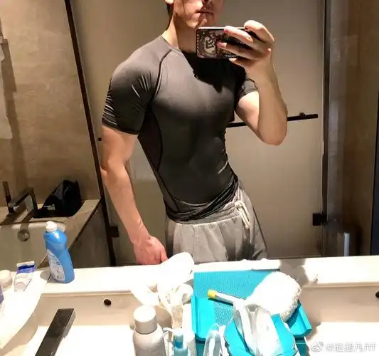 看这完美的倒三角