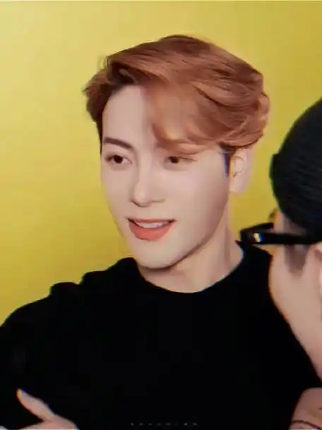 王嘉尔笑容直达心底,要融化了啊