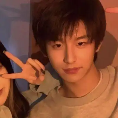 一对两张真人情侣头像图片