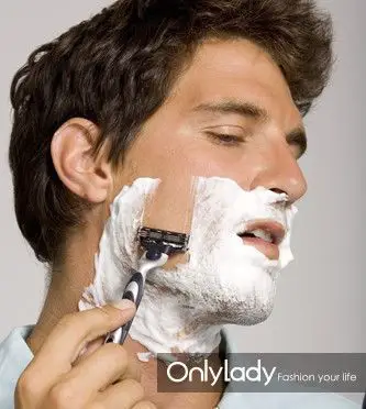 小李刮完胡子颜值回归 男人们好好剃须吧