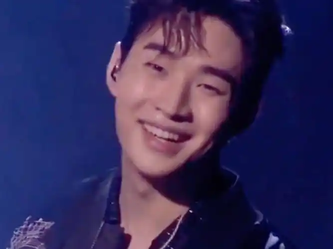 诱人的刘宪华 笑起来太暖了