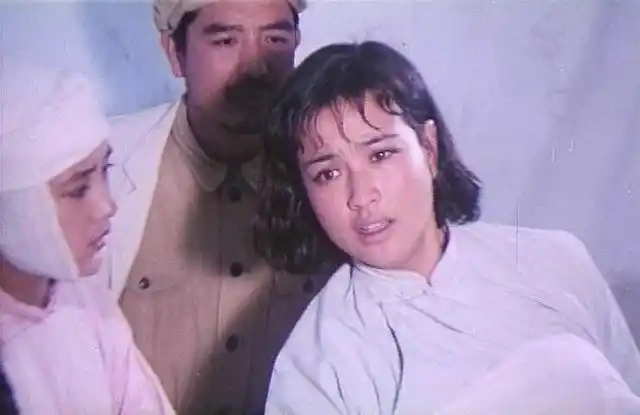 1979年经典老电影《小花》剧照及主演著名影星陈冲的照片