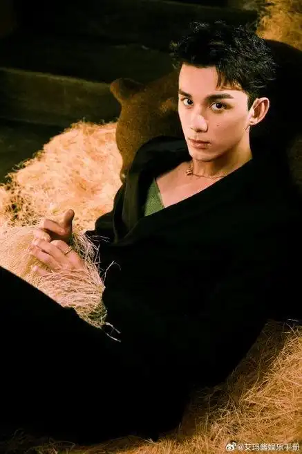 易烊千玺 吴磊被蒋勤勤夸都是天赋型演员|易烊千玺|吴磊|蒋勤勤_新浪