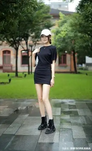 抓住夏天的尾巴,看杭州街头美女裙装的时尚穿搭示范,太值得借鉴