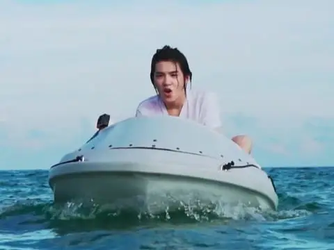 《夏日冲浪店》高帅预警!黄明昊在线展示水上漂移