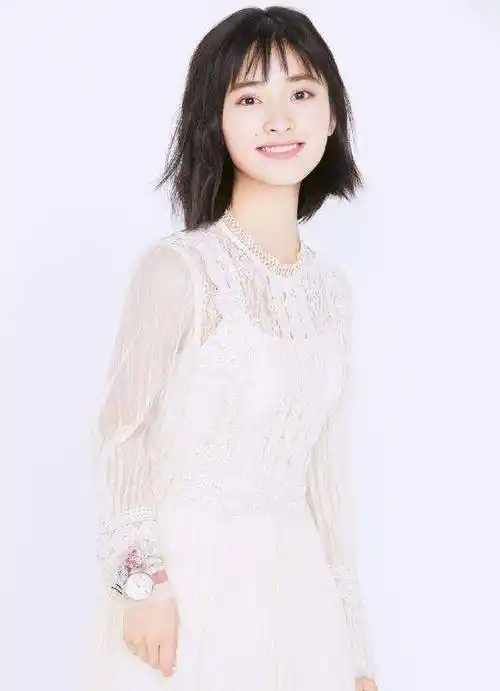 偶像剧出身女主角,沈月颜值飙升,邢菲仙气十足_姐姐_风格_的设计