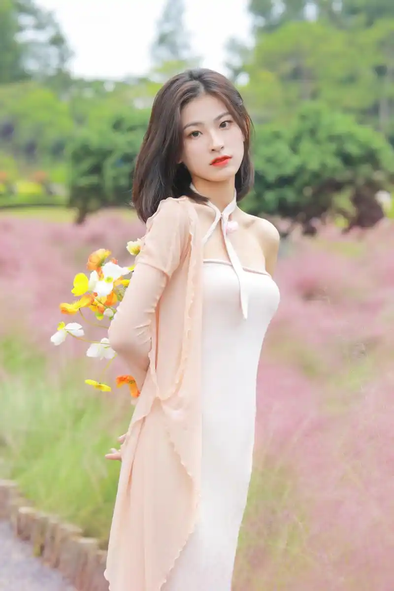 粉黛花海怎样摆姿势才好看?学会7个姿势,拍照景美人也美