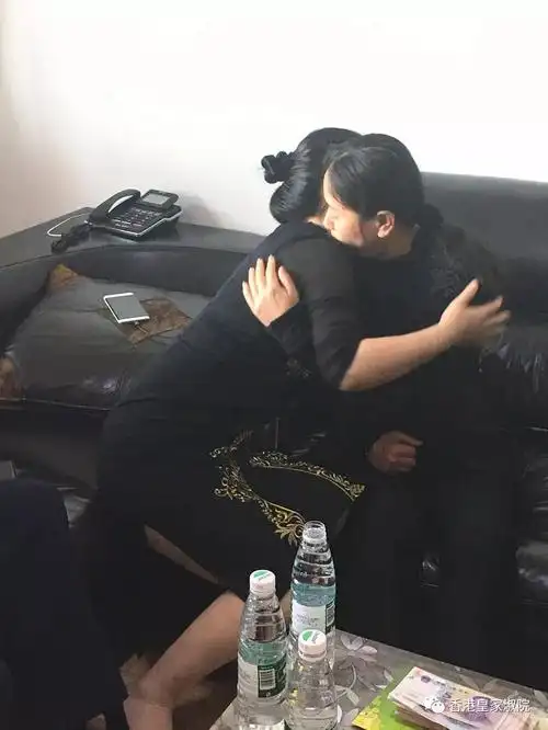 女学教育基金军人关爱中心慰问烈士刘代旭亲属一