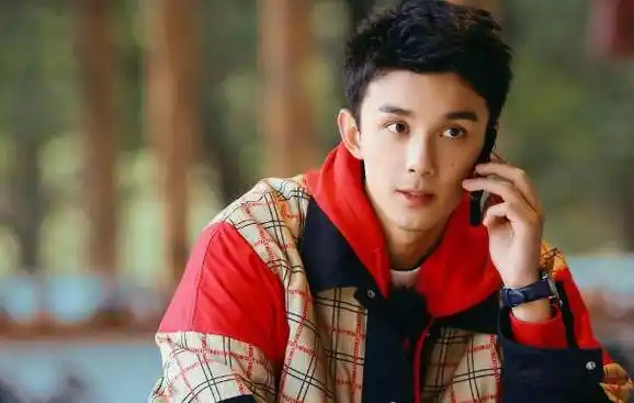吴磊是童星出道,他长相高大帅气,现在也开始拍摄感情戏了_策划_年龄