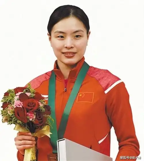 郭晶晶大婚后对伴娘吴敏霞说:启刚的弟弟看上你了,我想撮合你俩