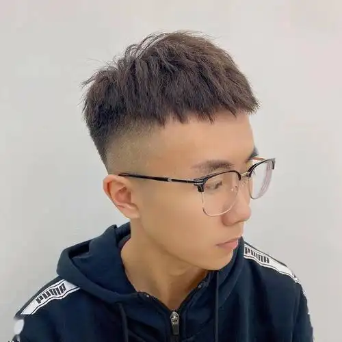 朝气短卷发,男生短发烫起来超级帅!_发型