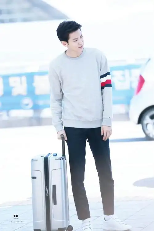 朴灿烈#170917仁川机场cr.logo@real