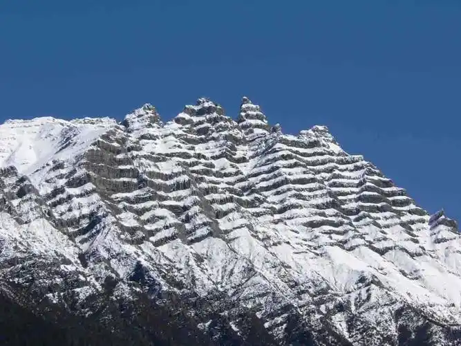 波密盔甲山(by 网络)