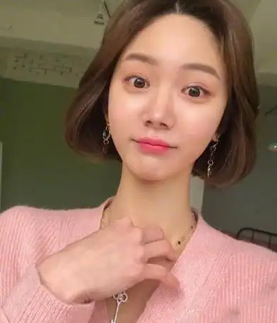 2023流行发型长脸女生韩式短发