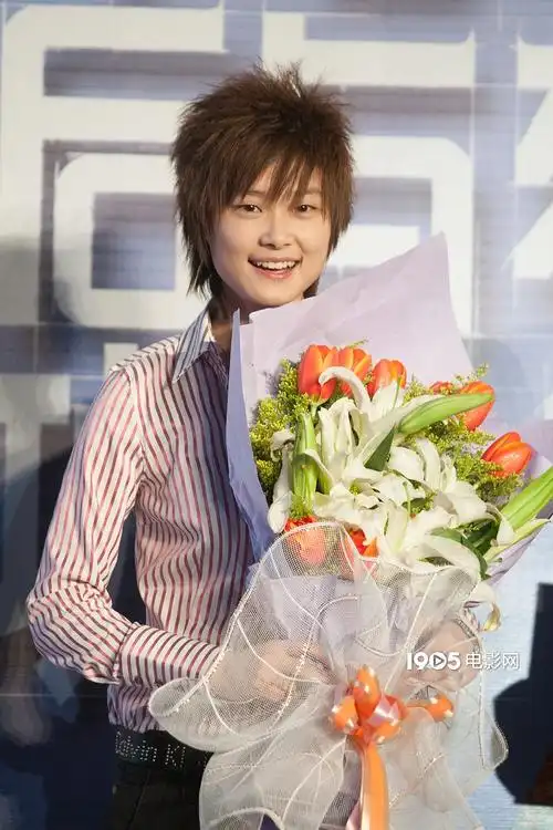 李宇春15年前珍贵帅气照片曝光