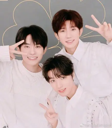 开始建三小只美图楼