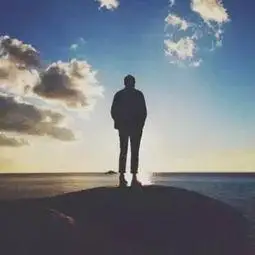 男人背影男人背影图片真实伤感