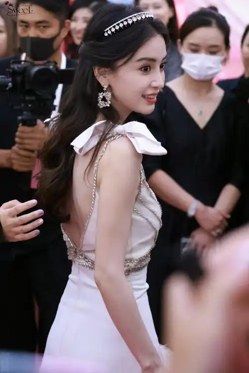 是梦境中的公主,也是引人入梦的造梦者02@angelababy#rogervivier