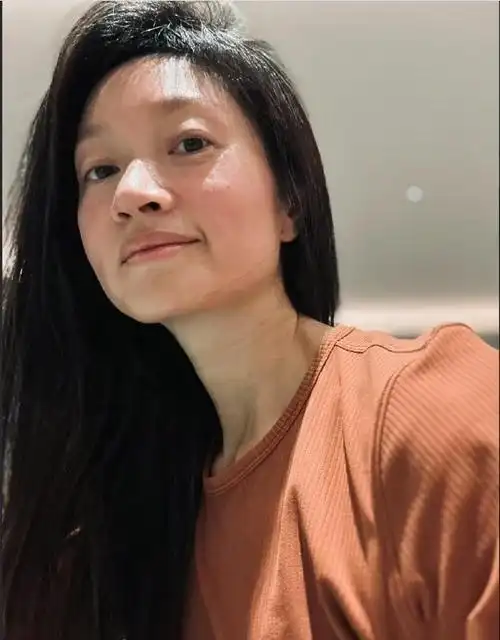 朱亚文老婆沈佳妮晒健身照,素颜出镜皮肤粗糙略显苍老!