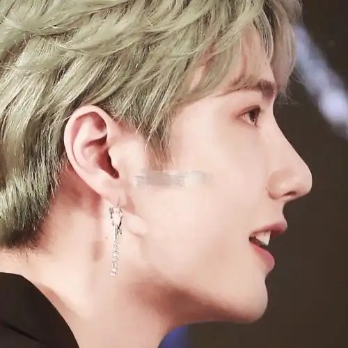 王一博这鼻子是怎么了?是整坏了吗?