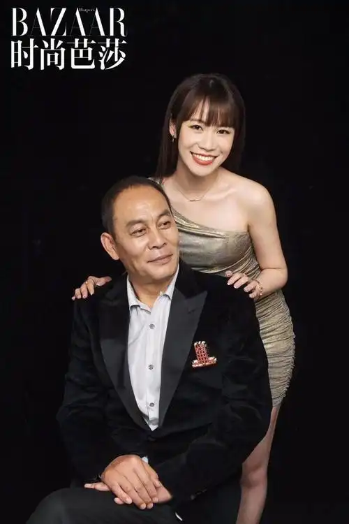 张思乐晒与父亲张光北合照 父女俩笑容满面温馨有爱