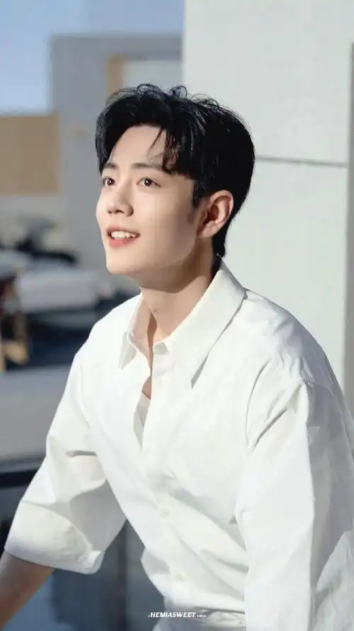 肖战蓝白look#  古希腊掌管少年感的神