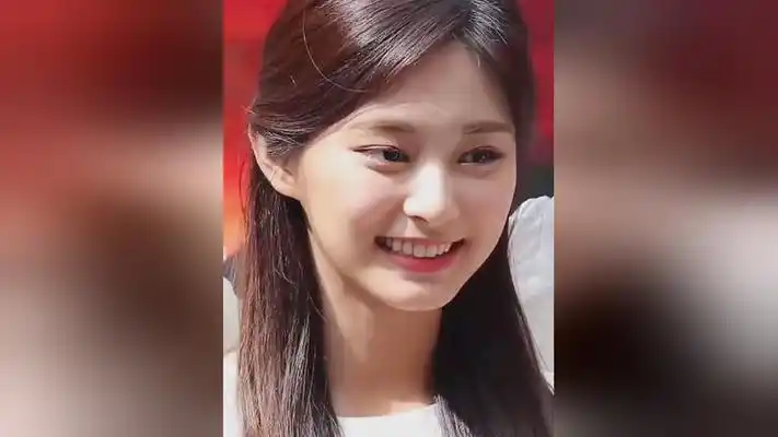 女团twice周子瑜,全球百大最美面孔第一位,到底得多美