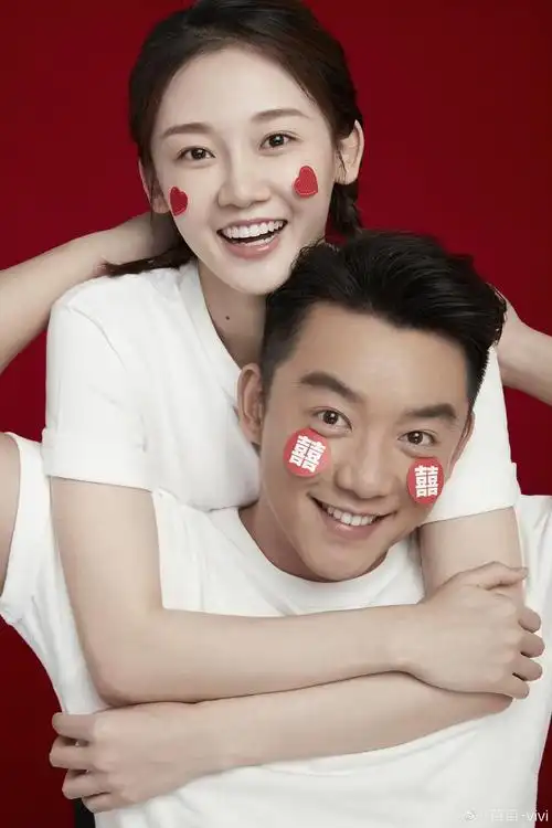 郑恺和苗苗蛮有夫妻相的哎!