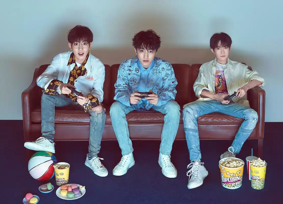 七周年演唱会如约而至,tfboys七周年演唱会的主题是"日光旅行",极具