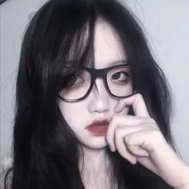 戴黑色眼框眼镜的女孩真人头像超气质红美女