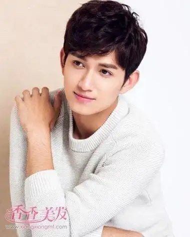 中国男人方脸型适合什么发型 男生国字脸帅气发型