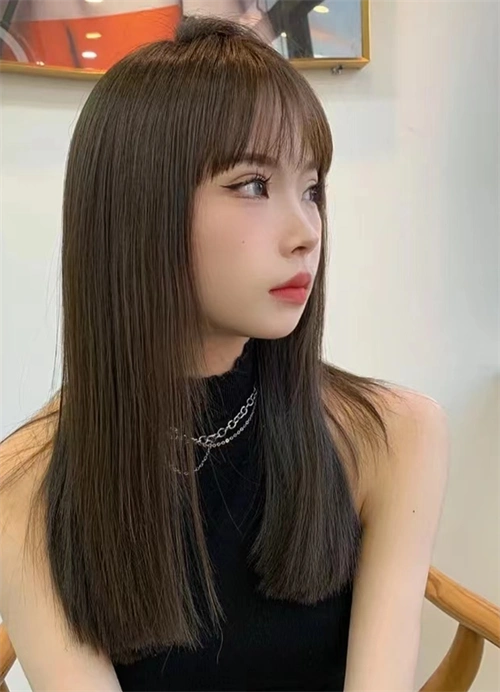 不管你什么发质,什么发量,留直发绝不会出错,清新灵动又超级减龄.