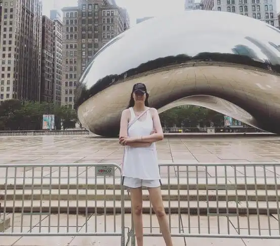 身高2米的内蒙女孩腿长130cm坚持健身打造筷子腿令人羡慕