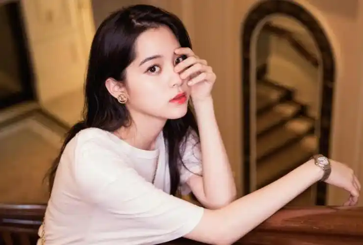 原创欧阳娜娜活动生图曝光,肤白貌美大长腿,抓拍瞬间暴露真实颜值