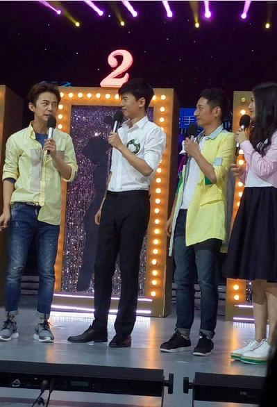 张杰参加快奔录制!网友:人帅腿长,成熟有魅力!