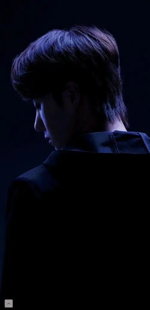 王一博的侧颜,是恰到好处的喜欢