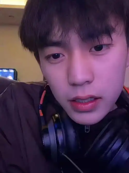 19岁的余庆伟你好