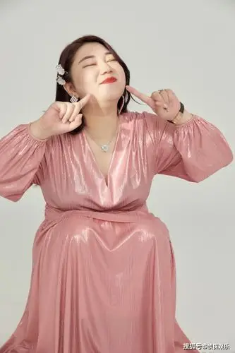 杨天真晒泳装照自信秀身材,s曲线超抢镜_照片