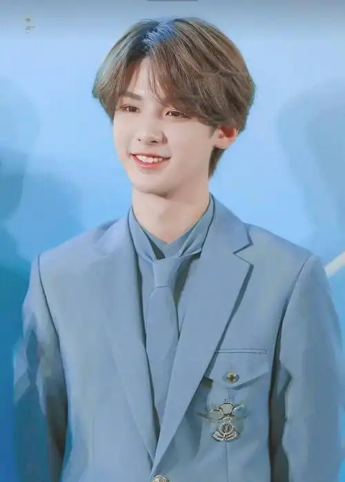 有兔牙的男明星也太可爱了!王源肖战杨洋谁才是你的兔牙男神